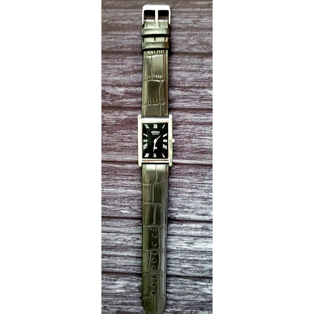 *Vintage NOS Seiko Men Tank Rectangular Black‎ Leather band Dress Watch Be…